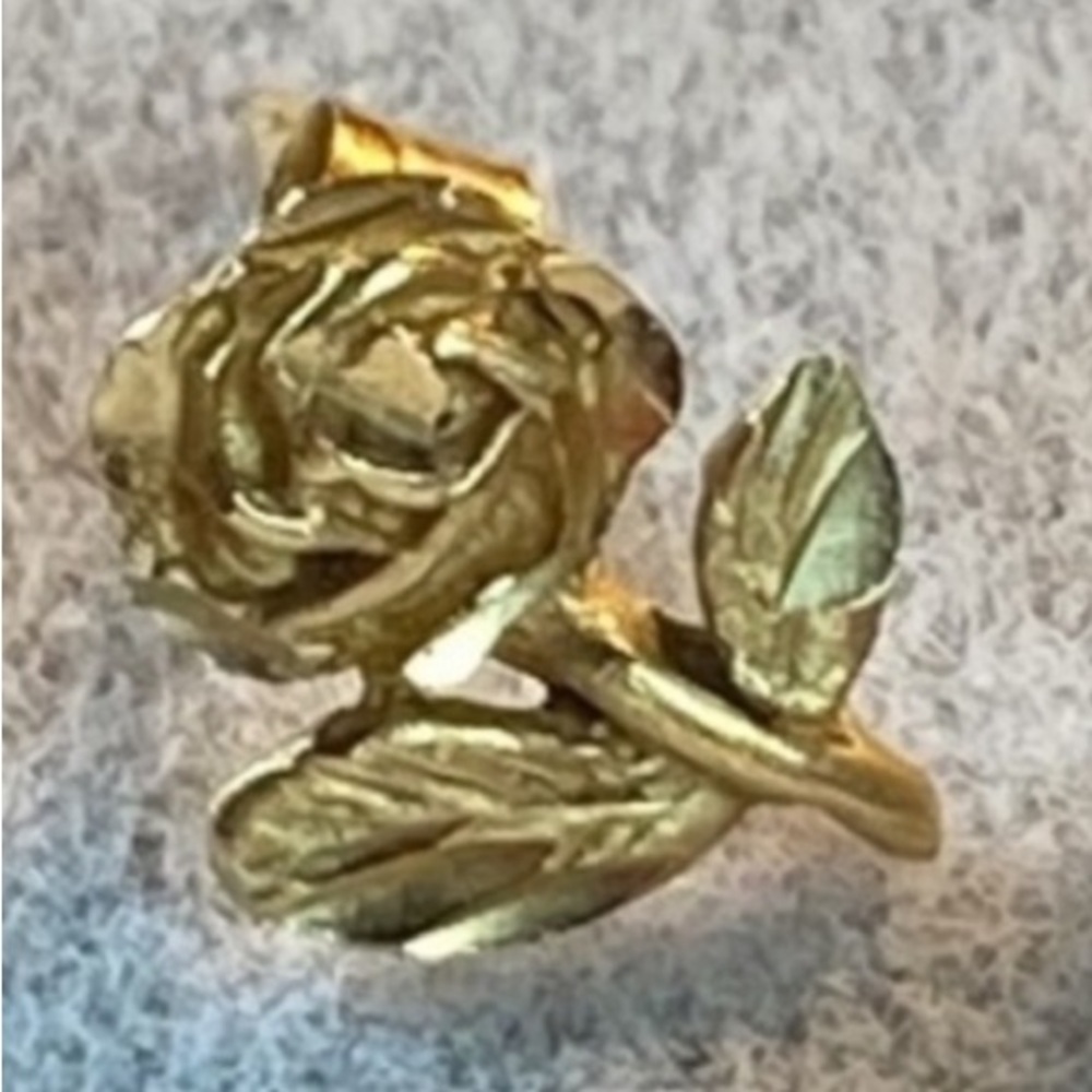 Vintage 14K Gold Delicate Rose Bloom Flower Stud Pierced Earrings - Picture 3 of 15